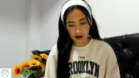 Snapshot of sweet_nhaomy chatting on 11-15-25, 02:09 Nhaomy online show from 11-15-25, 02:09