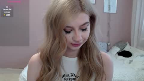 Snapshot of sweet_nicole_333 chatting on 03-06-25, 11:36 sweet_nicole_333 online show from 03-06-25, 11:36