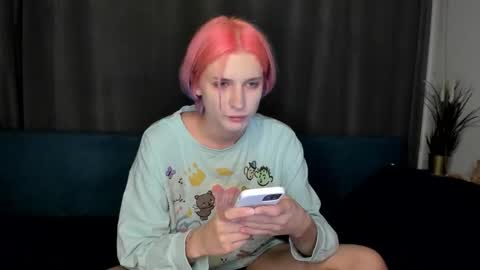 kira online show from 09-19-25, 10:32