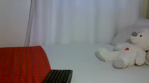 Snapshot of sweet_pookiie chatting on 10-21-25, 08:04 Ari online show from 10-21-25, 08:04