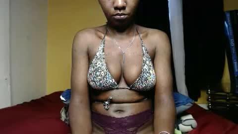 Snapshot of sweet_sherie chatting on 03-10-25, 06:05 ellanah Tracie online show from 03-10-25, 06:05