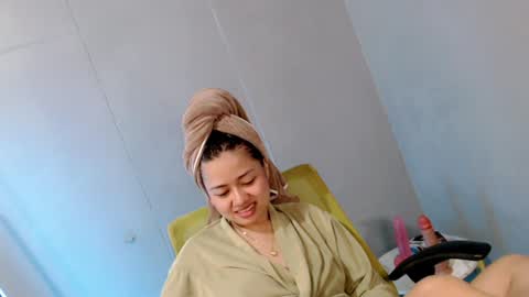 Leah online show from 01-28-25, 07:43