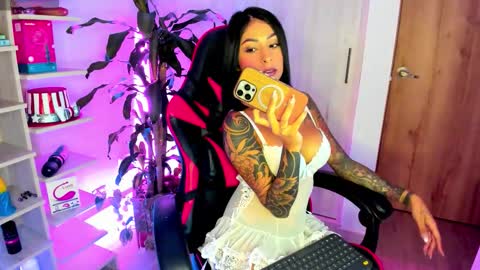 Snapshot of sweet_sophi_ chatting on 10-19-25, 11:38 sophie leone online show from 10-19-25, 11:38