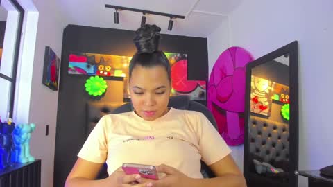 Yeileen online show from 01-19-25, 07:04
