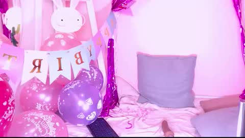 Snapshot of sweet_susie_ chatting on 11-18-25, 09:30 SUSIE online show from 11-18-25, 09:30