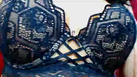 Snapshot of sweetahkiss chatting on 02-01-25, 01:02 SweetKiss online show from 02-01-25, 01:02