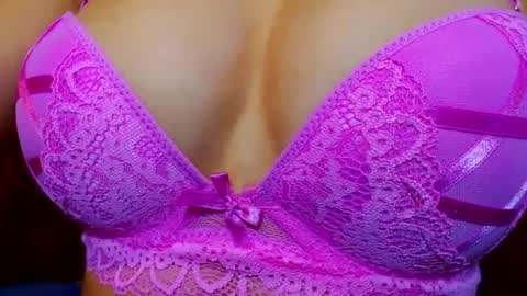 Snapshot of sweetahkiss chatting on 02-15-25, 01:42 SweetKiss online show from 02-15-25, 01:42