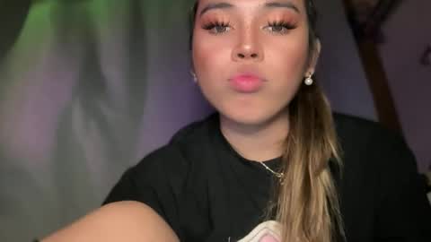 Snapshot of sweetalexa19 chatting on 12-15-25, 03:27 alexa your one and only queen online show from 12-15-25, 03:27