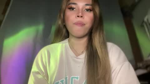 Snapshot of sweetalexa19 chatting on 12-19-25, 04:14 alexa your one and only queen online show from 12-19-25, 04:14