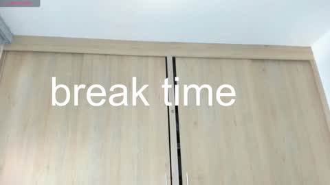 Snapshot of sweetann08 chatting on 01-20-25, 08:40 Camila online show from 01-20-25, 08:40