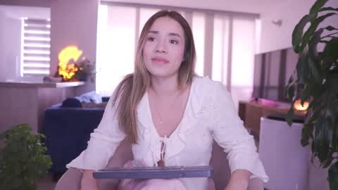 Snapshot of sweetann08 chatting on 10-21-25, 07:36 Camila online show from 10-21-25, 07:36