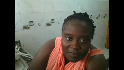 Snapshot of sweetblacklady chatting on 11-08-25, 10:26 MELVIN online show from 11-08-25, 10:26