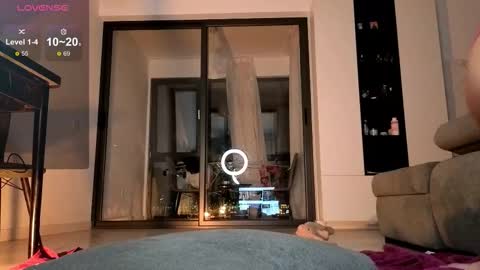 Snapshot of sweetcoles chatting on 11-19-25, 09:15 Emma online show from 11-19-25, 09:15