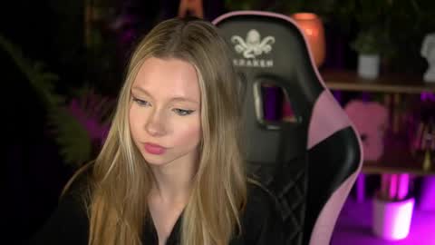 Lina online show from 02-16-26, 03:41