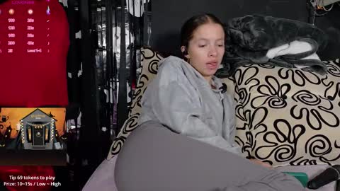 sweetdam12 online show from 10-18-25, 07:58