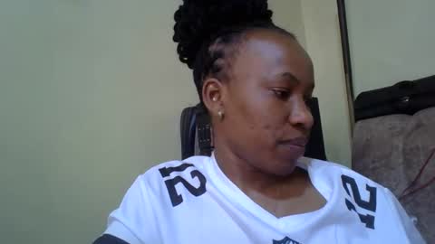 sweetdiva2012 online show from 10-15-25, 08:03