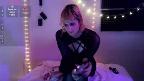 Emma online show from 12-17-25, 02:39