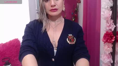 Snapshot of sweetfantasyy69 chatting on 02-25-25, 02:03 sweef online show from 02-25-25, 02:03