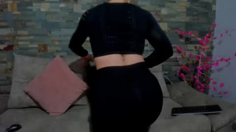 Snapshot of sweetfantasyy69 chatting on 11-12-25, 09:36 sweef online show from 11-12-25, 09:36