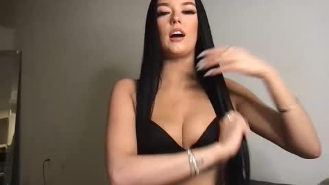 Gracie  online show from 11-18-25, 03:23