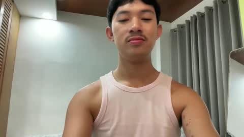 Snapshot of sweetguy102103 chatting on 11-03-25, 12:02 khrayan online show from 11-03-25, 12:02