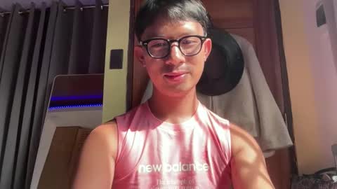 Snapshot of sweetguy102103 chatting on 12-04-25, 12:53 khrayan online show from 12-04-25, 12:53