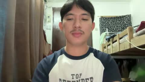 Snapshot of sweetguy102103 chatting on 02-05-26, 03:22 khrayan online show from 02-05-26, 03:22