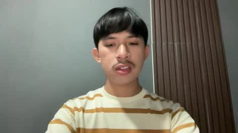 Snapshot of sweetguy102103 chatting on 02-06-26, 02:49 khrayan online show from 02-06-26, 02:49