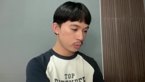 Snapshot of sweetguy102103 chatting on 02-13-26, 05:03 khrayan online show from 02-13-26, 05:03