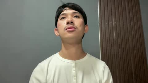 Snapshot of sweetguy102103 chatting on 02-14-26, 09:39 khrayan online show from 02-14-26, 09:39