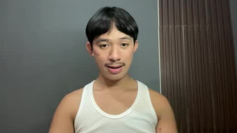 Snapshot of sweetguy102103 chatting on 02-17-26, 02:35 khrayan online show from 02-17-26, 02:35