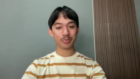 Snapshot of sweetguy102103 chatting on 02-18-26, 02:40 khrayan online show from 02-18-26, 02:40