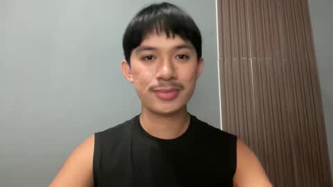 Snapshot of sweetguy102103 chatting on 02-19-26, 04:52 khrayan online show from 02-19-26, 04:52