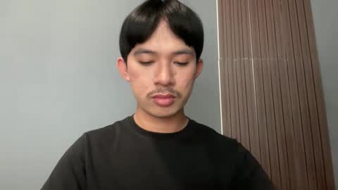 Snapshot of sweetguy102103 chatting on 02-20-26, 02:30 khrayan online show from 02-20-26, 02:30