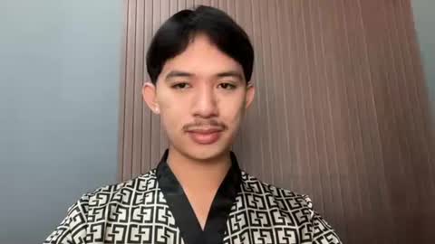 Snapshot of sweetguy102103 chatting on 03-01-26, 02:02 khrayan online show from 03-01-26, 02:02