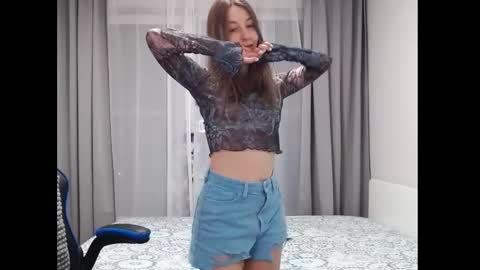 Snapshot of sweetheart_77 chatting on 01-17-25, 10:56 Emma online show from 01-17-25, 10:56