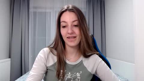 Snapshot of sweetheart_77 chatting on 01-20-25, 12:46 Emma online show from 01-20-25, 12:46
