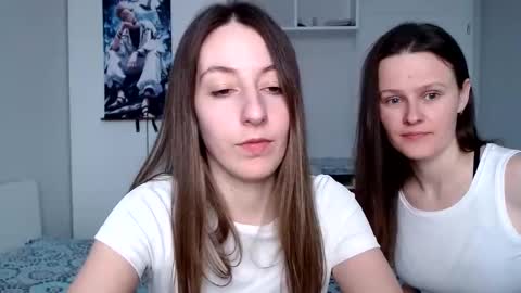 Snapshot of sweetheart_77 chatting on 03-11-25, 01:23 Emma online show from 03-11-25, 01:23