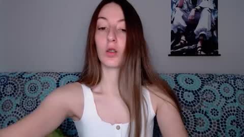 Snapshot of sweetheart_77 chatting on 09-18-25, 07:10 Emma online show from 09-18-25, 07:10