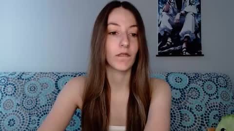 Snapshot of sweetheart_77 chatting on 09-22-25, 07:43 Emma online show from 09-22-25, 07:43