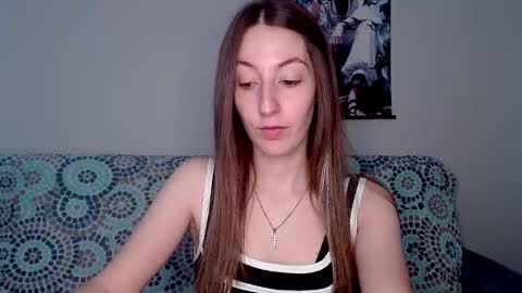 Snapshot of sweetheart_77 chatting on 10-18-25, 08:15 Emma online show from 10-18-25, 08:15