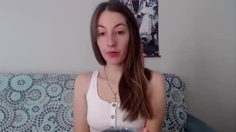 Snapshot of sweetheart_77 chatting on 10-19-25, 08:37 Emma online show from 10-19-25, 08:37