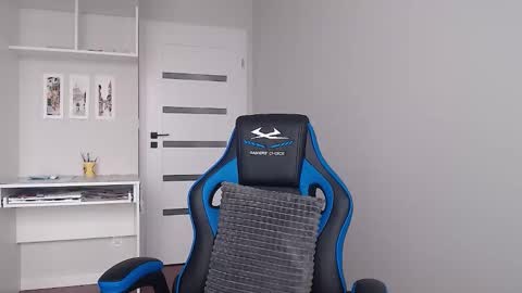 Emma  online show from 02-17-26, 09:50