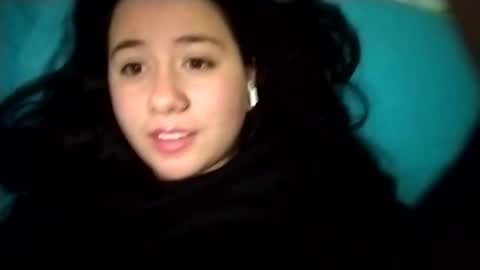 Snapshot of sweetie__annie chatting on 01-15-25, 04:47 Ana Mara i cant Make noise My family is here online show from 01-15-25, 04:47