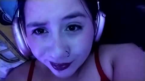 Snapshot of sweetie__annie chatting on 02-04-25, 05:10 Ana Mara i cant Make noise My family is here online show from 02-04-25, 05:10
