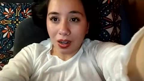 Ana Mara  i cant Make noise My family is here  online show from 01-13-26, 05:13