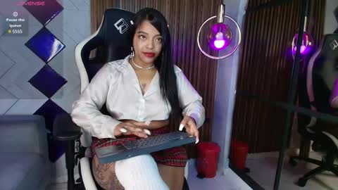 Snapshot of sweetie_foxxxx chatting on 10-30-25, 11:00 violeta online show from 10-30-25, 11:00