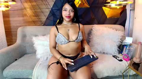 Snapshot of sweetie_foxxxx chatting on 11-03-25, 11:11 violeta online show from 11-03-25, 11:11