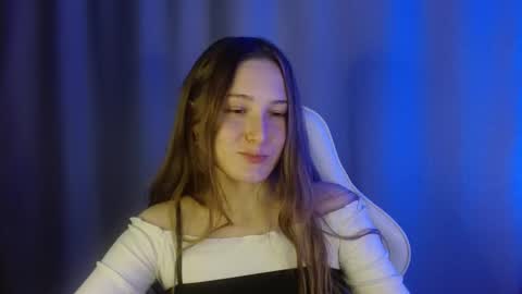 Snapshot of sweetie_lover chatting on 10-22-25, 08:30 Annie online show from 10-22-25, 08:30