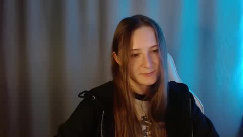 Snapshot of sweetie_lover chatting on 10-28-25, 08:44 Annie online show from 10-28-25, 08:44